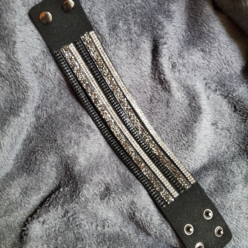 Torrid wrist band